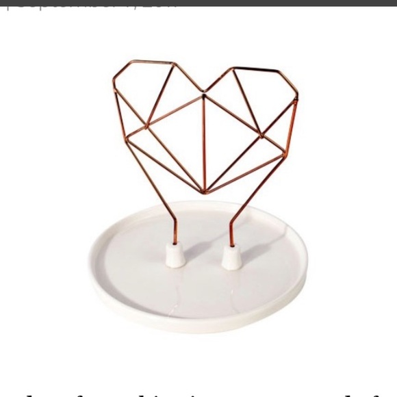 New Imm Living COXET WIRE HEART CERAMIC JEWELRY HOLDER - Picture 1 of 4